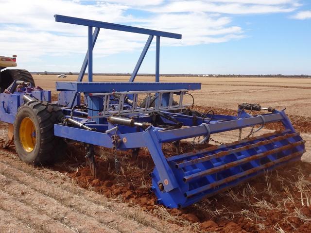 deep ripper with topsoil inclusion plates