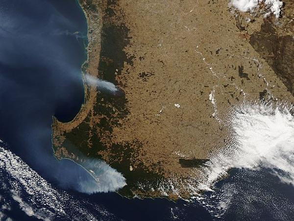 Smoke plumes from the Northcliffe and Boddington fires 7 February 2015.