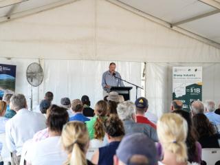 DPIRD’s Livestock Research, Development and Innovation Director Bruce Mullan presenting at the 2018 Katanning Research Facility open day