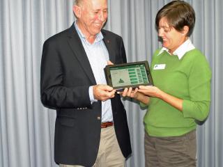 Photo caption: DAFWA senior development officer, Mandy Curnow, shows Minister for Agriculture and Food, Ken Baston, how the new Sheep Condition Scoring app works.