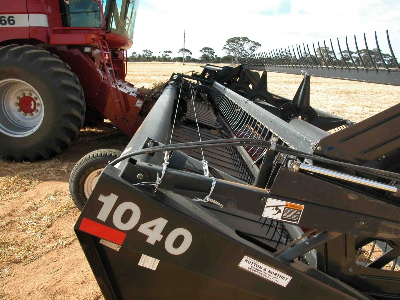 Wire across draper fronts can improve flow of material in light crops. It is an unreliable method on its own but may be a useful addition behind cross augers.